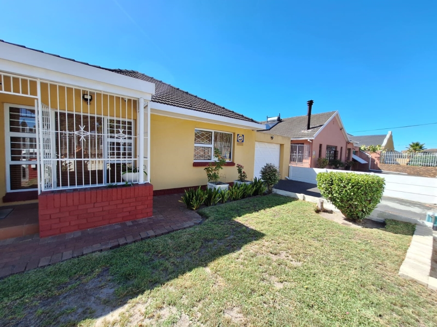 To Let 3 Bedroom Property for Rent in Fairways Western Cape